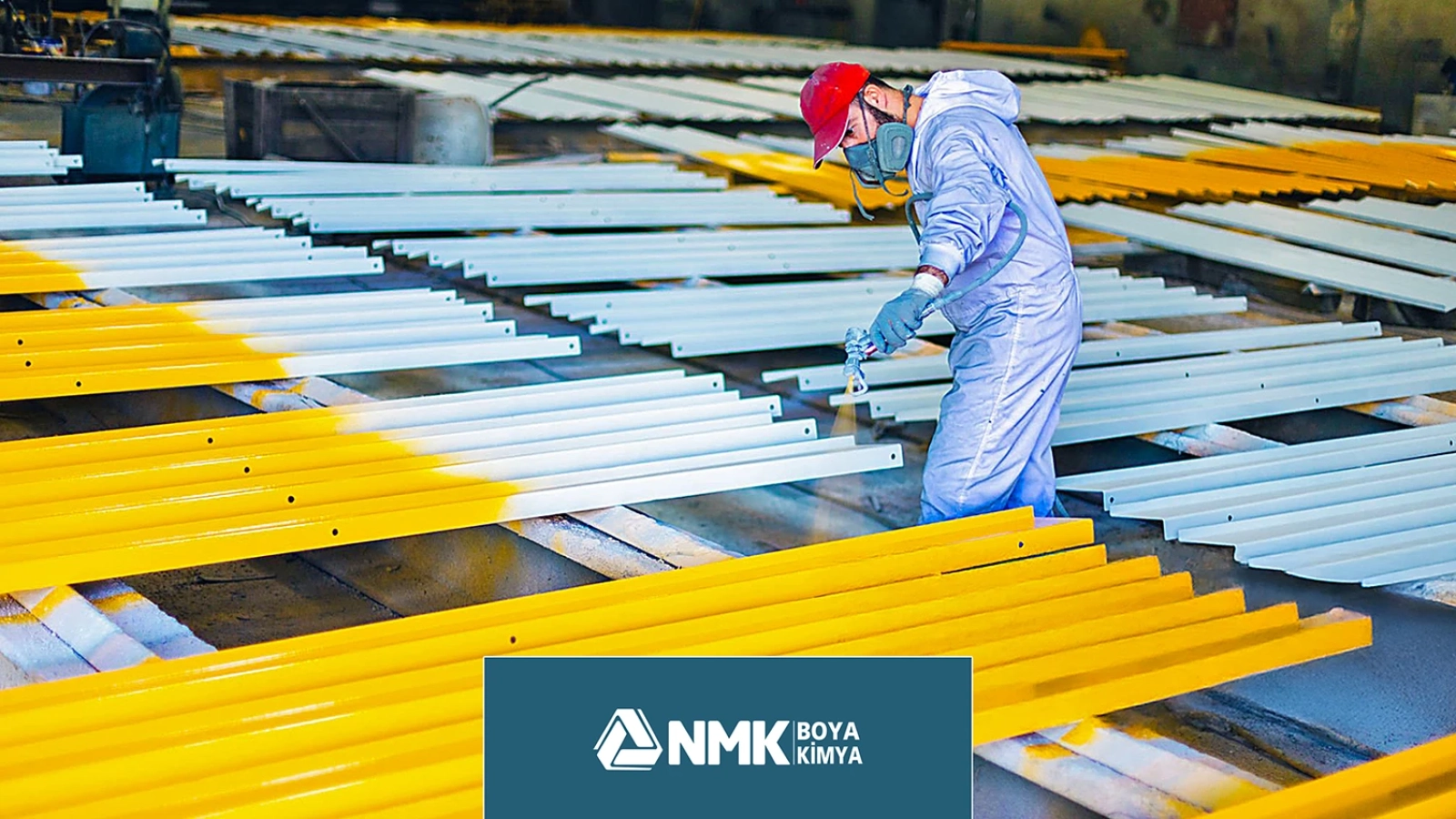 Toz boya ve elektrostatik boyanın dayanıklılık, UV direnci, kimyasal ve darbe mukavemeti farklarını keşfedin. İç ve dış mekân uygulamaları için doğru boya seçimiyle uzun ömürlü ve estetik sonuçlar elde edin.